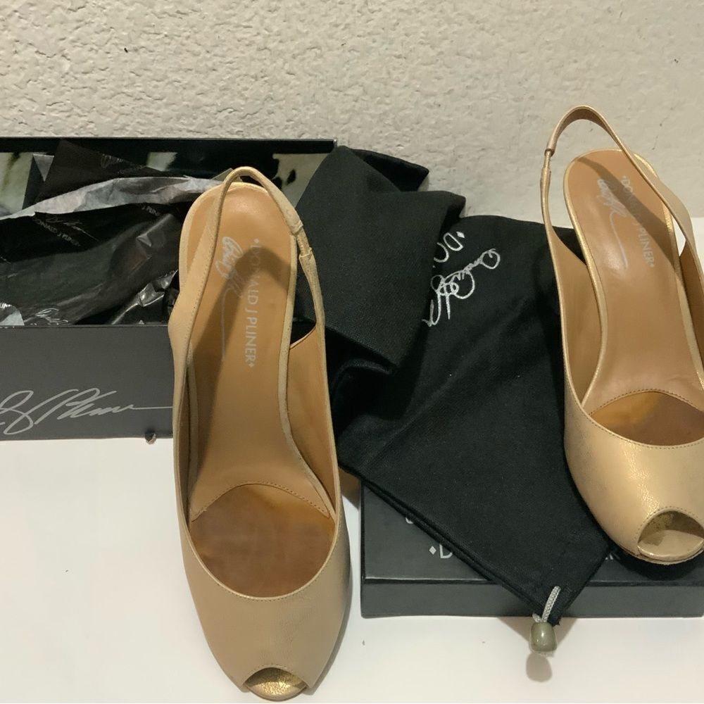Donald J Pliner Women's Papina Slingback Pump, Size 9 M - Picture 2 of 11